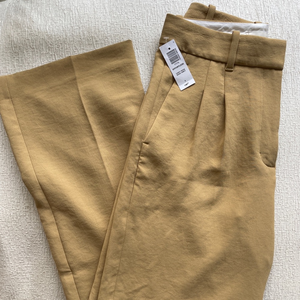 Aritzia Effortless trouser pant in Sandy beige